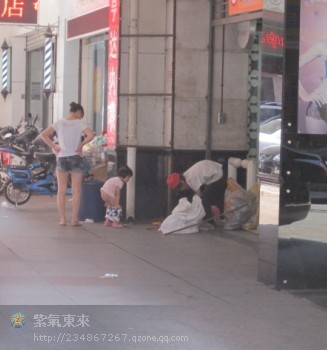 中亭街最帅的乞丐,瘦的文明,乞得仁爱。惹来